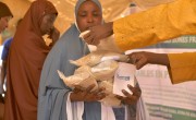 Mariama Hamidou receives 6 kilogrammes of fortified flour from Concern Niger. (Photo: Concern Worldwide)