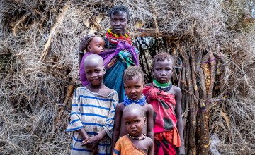 Atiir Kataboi with five of her seven children, Amoni, Ekalale, Arot, Imzee and Ebei. Her two youngest, Amoni and Ebei are both malnourished.Photo: Gavin Douglas / Concern Worldwide.