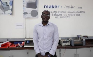 Elvis Ogweno, Biomedical engineer at the Maker Space, explaining why the team have developed an incubator design.
