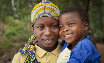 Clotilde Ndayisenga (25) with her daughter Ines Nihorimbere (5)