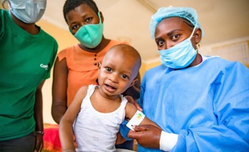 Jane Wanjiru has brought her baby son Mark Moses to Mukuru Health Centre. Facility staff Damaris Too and Nutritionist Angela Mtiini assess Mark Moses nutritional level, they take his weight, MUAC and other measurements. Photo: Ed Ram / Concern Worldwide