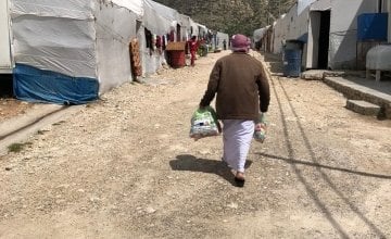 A man keeps a social distance from others as he returns home after receiving a hygiene kit in a camp in Northern Iraq.  Photo: Concern Worldwide