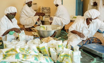 Production of enriched flour. Photo: Ollivier Girard / Concern Worldwide