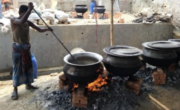 Food preparation for distribution in Cox's Bazaar