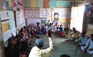 Focus Group Discussion at Ghotki, Sindh, Pakistan. Photo: Chaudhry Inayatullah / AWARD.