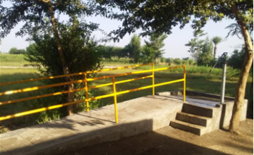 Model hand pump installed by the BDRP programme in Jhang, Pakistan with a staircase and ramp for access for the elderly, children and people living with disabilities. Photo: Chaudhry Inayatullah/ AWARD.