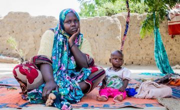 Seven month old Jasim has received treatment for malnutrition from a Concern-run health centre in Chad, pictured here with his mother Nayla Abba Yasine. Photo: Gavin Douglas / Concern Worldwide. 