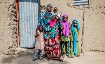 Nayla Abba Yasine with her four children from Tchoukoutalia in the Lake Chad Basin of Chad. Photo: Gavin Douglas / Concern Worldwide.