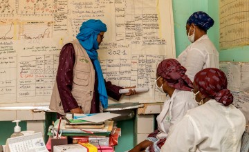 Roufai Mohamed, CMAM Surge Officer, Concern Worldwide delivers a coaching session on CMAM Surge in Koweit Health Facility, Tahoua. Photo: Apsatou Bagaya/Concern Worldwide