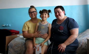 Svitlana and her two daughters in Dnipropetrovsk Oblast