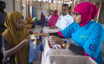 Distribution of RUTF (ready-to-use therapeutic food) at a Concern nutrition center in Mogadishu, Somalia