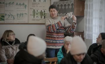 Kateryna* an IDP, takes part on a psychosocial support session. Kateryna* has been here for 9 months. She left her hometown in March. Photo: Simona Supino/Concern Worldwide