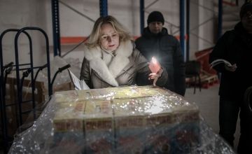 JERU staff inspect supplies that have arrived in Khemelnytskyi, Ukraine