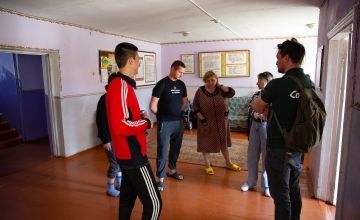 Humanitarian staff from Concern meet with a displaced Ukrainian family from Donbas living in a dormitory in the west.