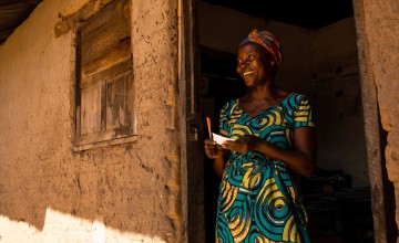 Nurse Leonie Kamono, 37, at Kiambi Heath centre, Manono Territory. Hugh Kinsella Cunningham/Concern Worldwide