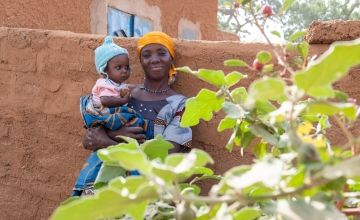 Mum-of-five Ramatou Ayouba (40) and her 22-month-old son Attikou in Tsernaoua village. Ramatou is growing tomatoes, aubergines and beans in a sack garden. Photo: Darren Vaughan/Concern Worldwide