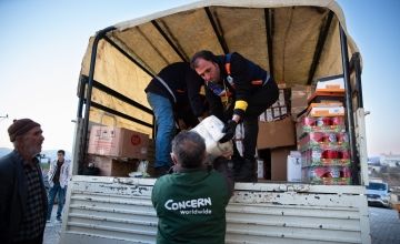 Concern staff unloading truck of supplies in Turkiye