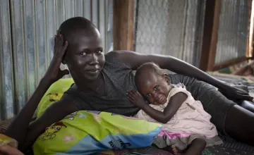 Nyabila* (21) and Athieu* (2) in the mother and baby room at the Concern Worldwide Nutrition Clinic in a POC in Juba, South Sudan (Photo: Abbie Trayler-Smith / Concern Worldwide; names changed to protect the identity of individuals)