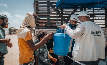 Cholera/hygiene kits being distributed by Concern Worldwide at the  Al-Salam City camp for displaced people, in Yemen. The kits include soap, washing powder and water purification tablets. Photo: Ammar Khalaf/Concern Worldwide