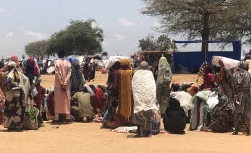Sudanese refugees at a transit camp in Adré, Chad, waiting for a World Food Programme food distribution. (Photo: Leo Roozendaal/Concern Worldwide)