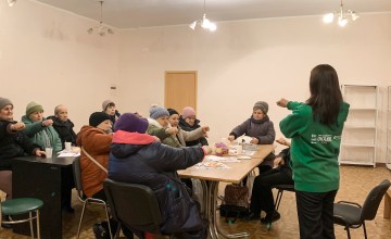Lilia (right, in the green sweatshirt) leads a psychosocial support session for senior citizens in Zaporizhzhia. The group meets weekly for group counesling and includes internally-displaced Ukrainians as well as locals. (Photo: Olivia Giovetti/Concern Worldwide)