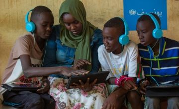 Displaced children participate in a digital learning session at Al Salam internally displaced people’s camp in Kassala state. (Photo: Ahmed Elfatih Mohamdeen/UNICEF)