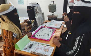 Children drawing in class in Syria