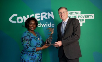 Dr Salome Mbugua receiving her Women of Concern 2024 honouree award from David Regan, Concern CEO