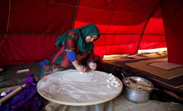 Ramya* (29) prepares shashbark for her family of nine. She rolls out the dough to prepare shish barak (meat dumplings cooked in a garlic and yogurt sauce). Because of finances, she uses lower quality fillings. Syria is one of five countries where hunger rates have gotten worse since 2000. (Photo: Ali Haj Suleiman/DEC/Fairpicture)