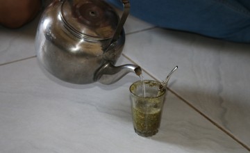 Fatima serving tea. Socialising helps Fatima relax and feel centered. Photo: Omar Daouk/Concern Worldwide