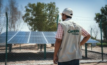 Concern Yemen’s WASH Officer in Al-Salam IDP site checks the solar panel installed on a water well. (Photo: Ammar Khalaf/Concern Worldwide)