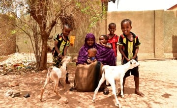 Fani Ali Farah with her children and her two goats
