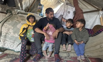 Siham with his children