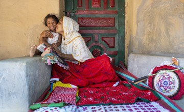 Rozina Akter kissing her daughter Alifa