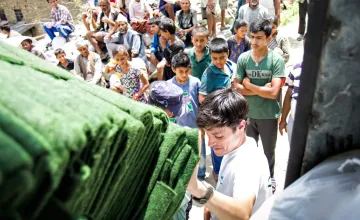 Concern Worldwide's Kirk Prichard unloads carpets for a distribution in Talamarang, a village in Sindhupalchok district, Nepal. (Photo: Crystal Wells/Concern Worldwide)