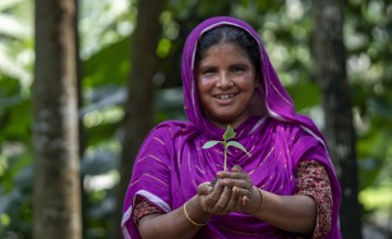 Chayna Begum (35) practices climate smart agriculture 