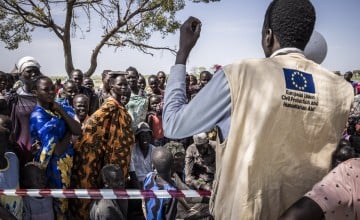 Gatkuoth Matai, Disaster Risk Reduction Officer with Concern South Sudan, speaks to people as they wait for a cash distribution in Chotyiel, Unity State. (Photo: Ed Ram/Concern Worldwide)