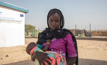 Fanta Kewbi (25) with her daughter Yakoura Ngay (8 months) at the Concern health post in Baga Sola, Western Chad. Photo: Eugene Ikua/Concern Worldwide