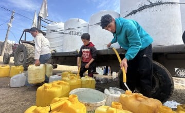 CESVI distributing water in Gaza