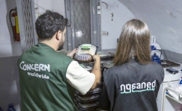 A concern team prepares to distribute hot meals to displaced families in Beirut.
