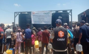 CESVI distributing water in Gaza