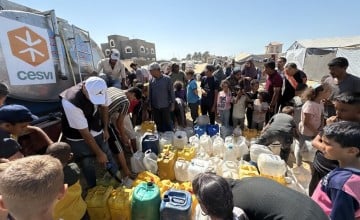 Over 100,000 people have received water through Concern’s interventions with it partner in Gaza, CESVI. They are trucking water to Deir al Balah, Gaza City and Khan Younis areas. Photo: CESVI
