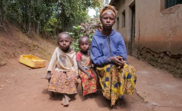 Aloyiziya Niyinkamiye (28) with her son Vianney (4) and daughter Divine (3) in Save, Gisagara