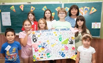 Children of all ages come to psychosocial support classes. This time they drew a poster for JERU. Kharkiv Oblast. Photo: Mykhaylo Palinchak/Concern Worldwide.
