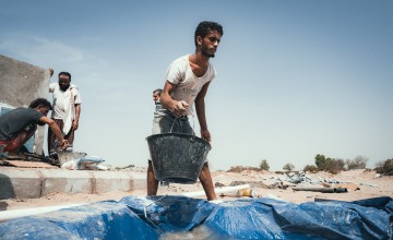 Ongoing construction work on the water supply system in Al-Salam IDP site, Aden Governorate. Photo: Ammar Khalaf/Concern Worldwide