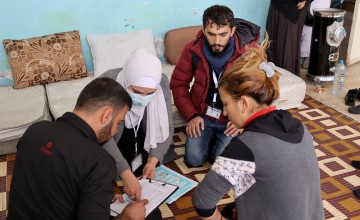 Concern’s Syria team leads a hygiene session at the Tabqa Collective Center. Photo: Hani Ali Ali/Concern Worldwide