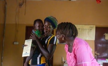 Hassantu Dumbuya with Mariatu Bangura and baby Fatimata at Bundulai Maternal and Child Health Post. Hassantu provides essential care to mothers and children in the community through the Irish Aid-funded LANN programme, which supports health, nutrition, agriculture, and livelihoods. Photo: Eugene Ikua/Concern Worldwide