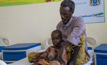 Raheem* with his three-year-old daugther Faduma* at Banadir Hospital's Stabilisation Centre. Photo: Eugene Ikua/Concern Worldwide
