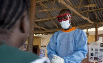 Infection prevention and control (lPC) training for staff at Lumpa Health Center, Sierra Leone. Concern led these trainings across more than 200 health clinics in the area as part of a larger Ebola response during the 2014-16 epidemic in West Africa – the largest Ebola outbreak on record. Photo: Kieran McConville/Concern Worldwide