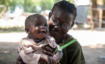 Alekiir Ather and her daughter Achol are treated at a Concern-supported health centre in Northern Bahr el Ghazal, South Sudan, as part of an Irish Aid-funded programme. Photo: Jon Hozier-Byrne/Concern Worldwide